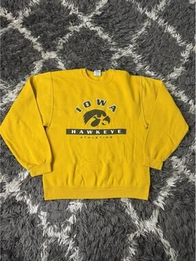 Vintage Iowa Hawkeyes Sweatshirt Adult Small Yellow Crewneck Pullover JERZEES